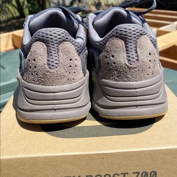🚫SOLD🚫Yeezy Boost 700 Mauve - Picture 5 of 9